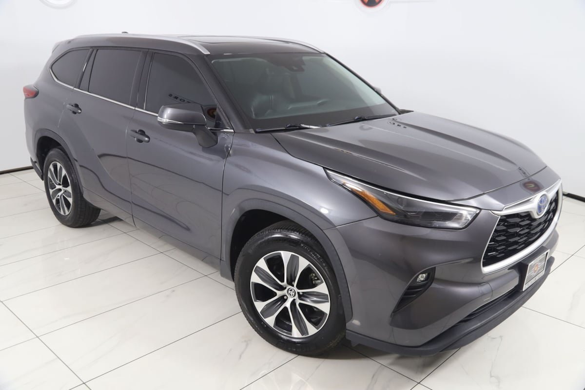 Used 2022 Toyota Highlander XLE FWD image 16