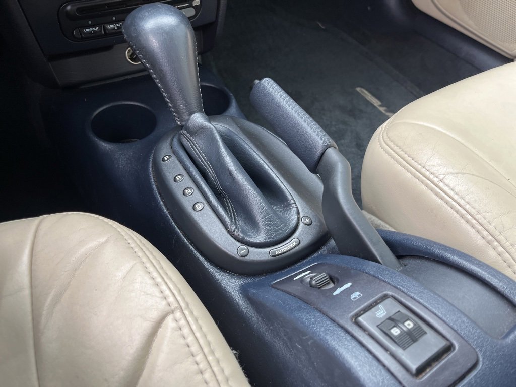 Used 2002 Chrysler Sebring Limited image 31