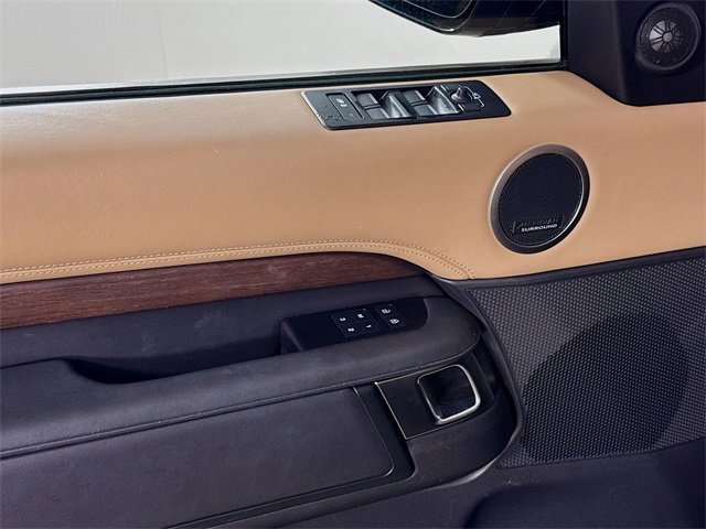 Used 2023 Land Rover Discovery Metropolitan Edition image 20