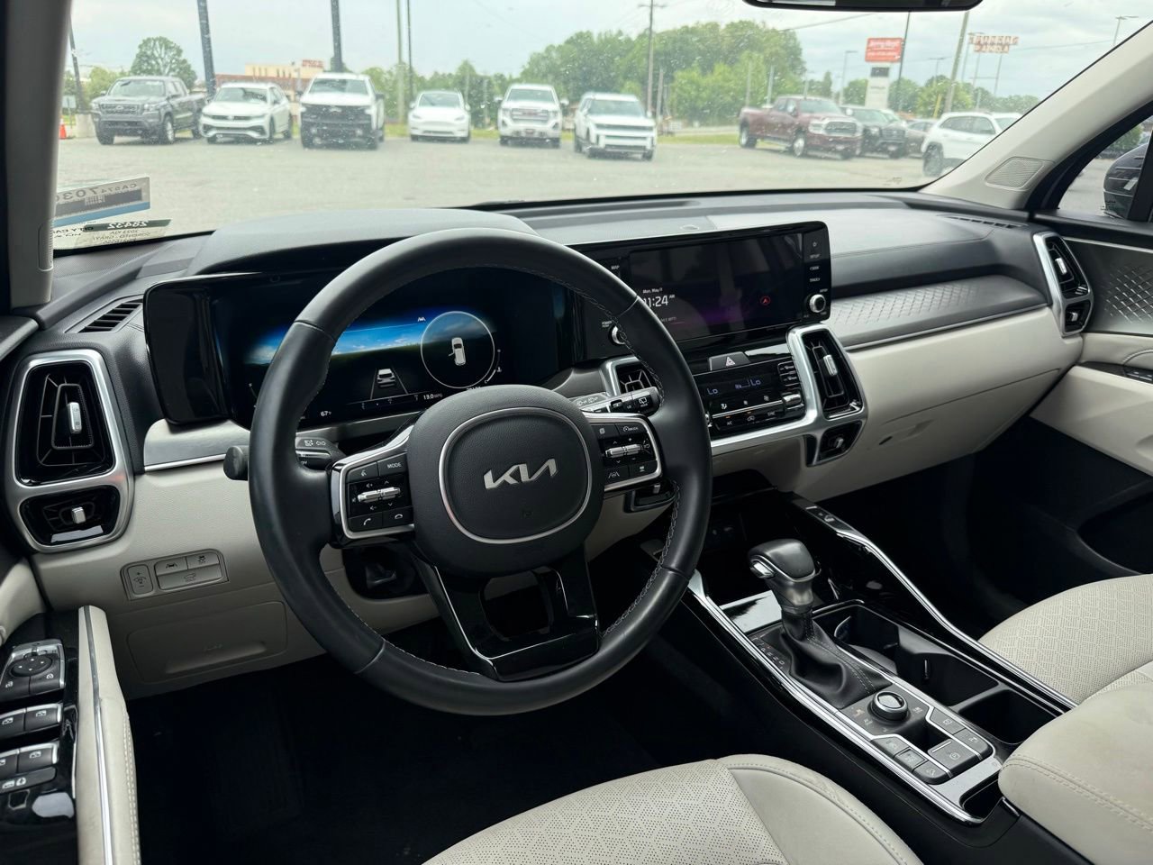 Used 2023 Kia Sorento SX AWD/4WD image 5