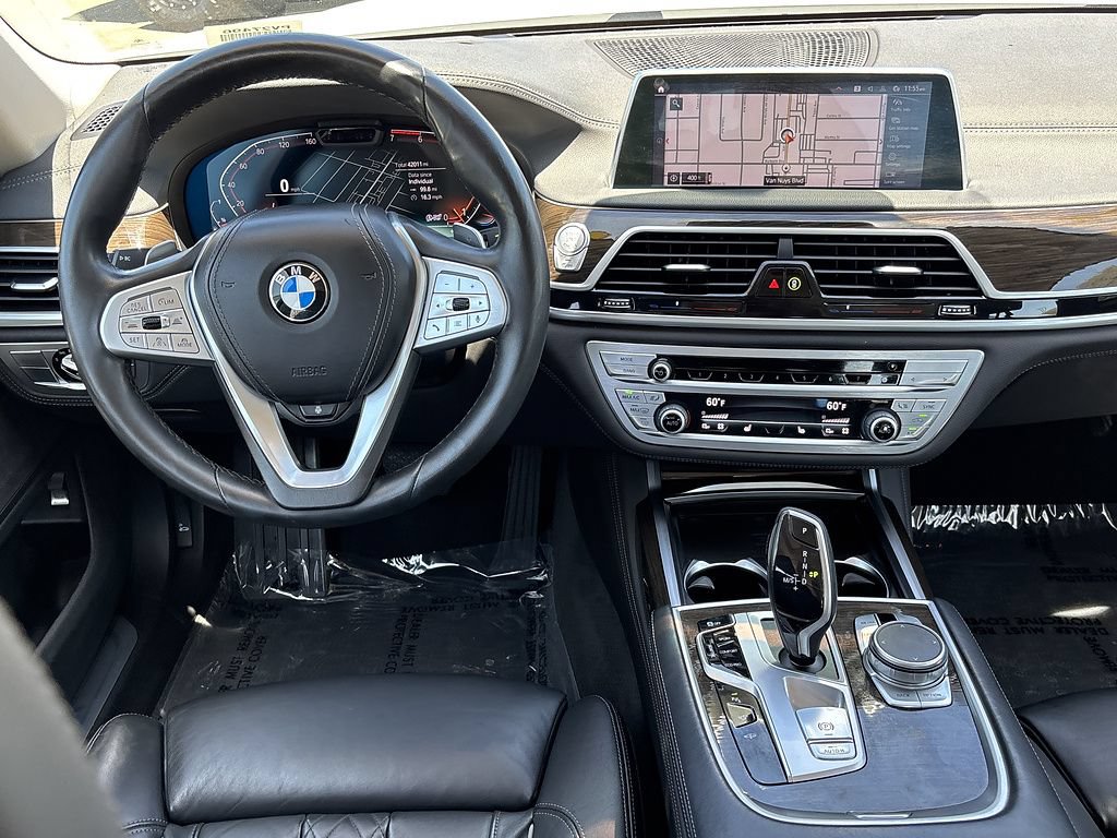 Used 2022 BMW 750i xDrive AWD/4WD image 23