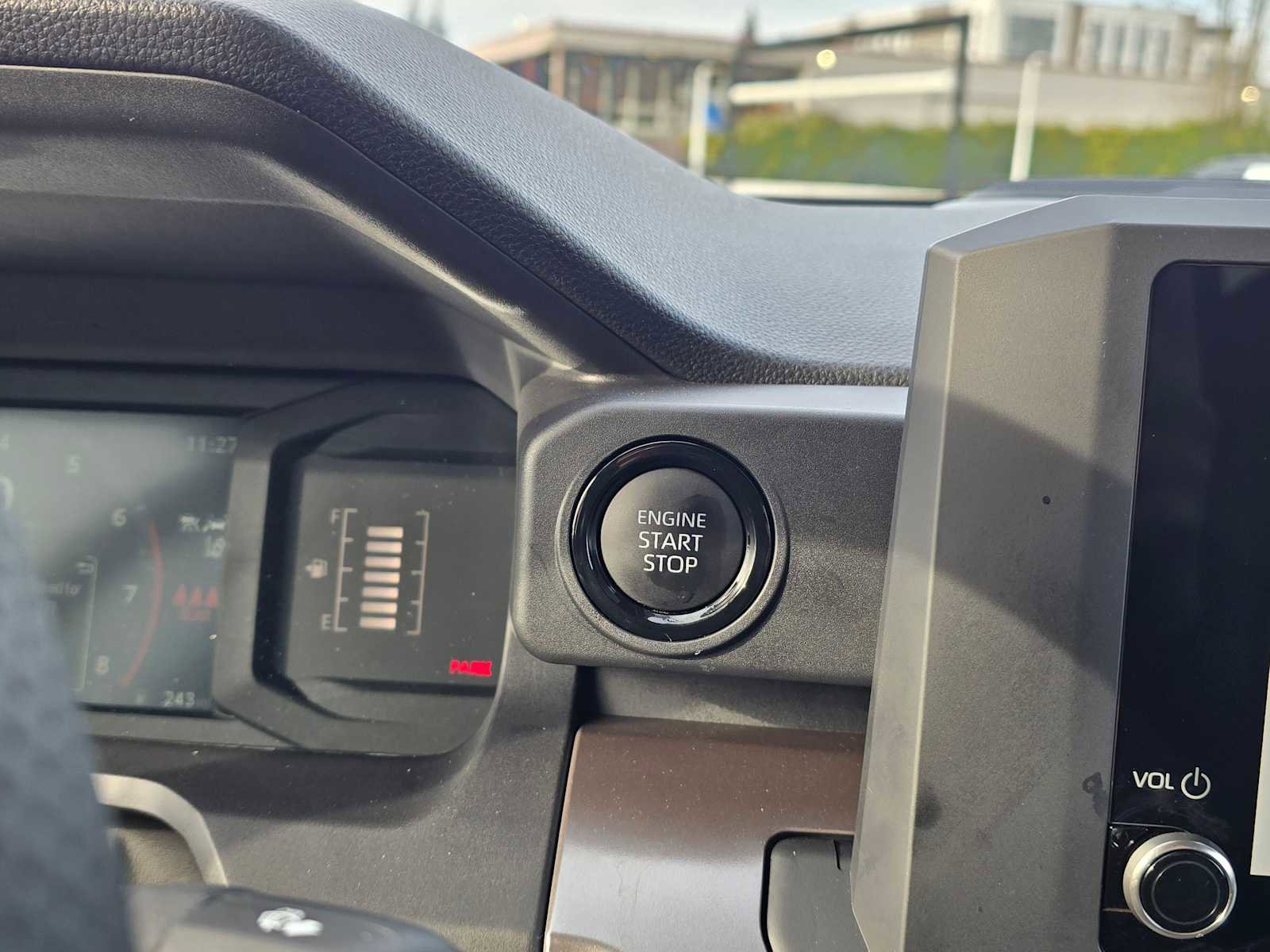 Certified 2025 Toyota Tacoma SR5 AWD/4WD image 30