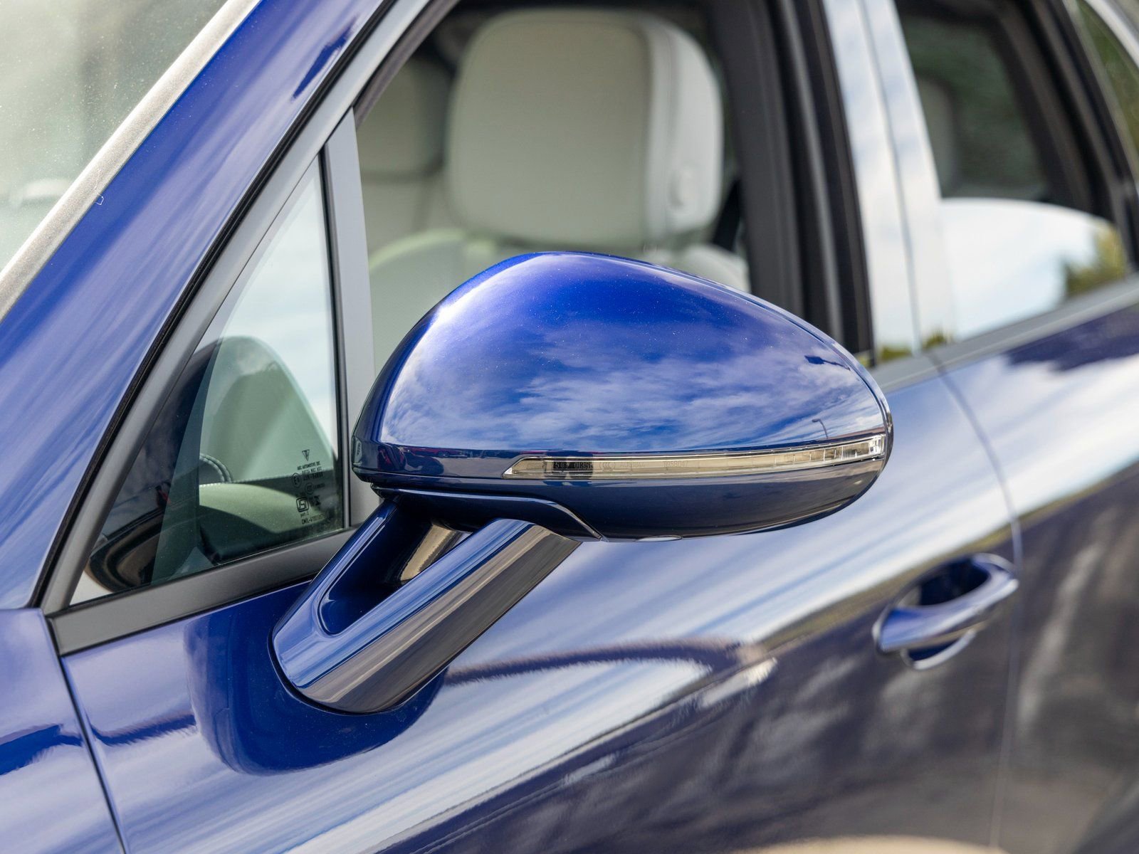 New 2025 Porsche Macan image 18