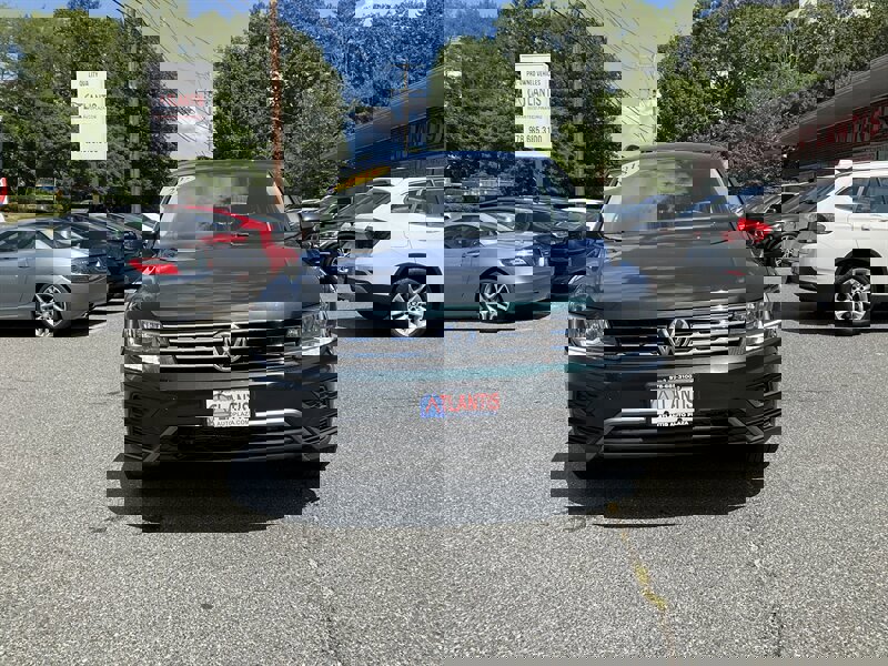 Used 2018 Volkswagen Tiguan S image 2