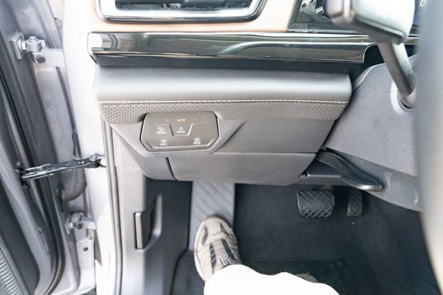 Certified 2025 Volkswagen Atlas SE FWD image 25