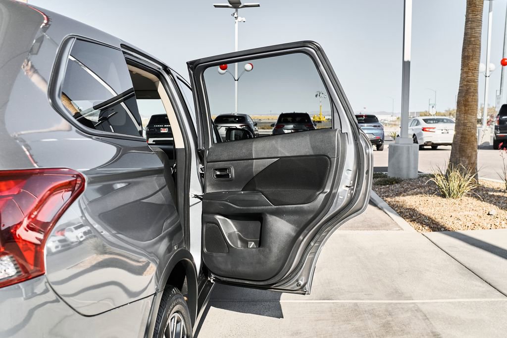 Used 2016 Mitsubishi Outlander SE AWD/4WD image 11