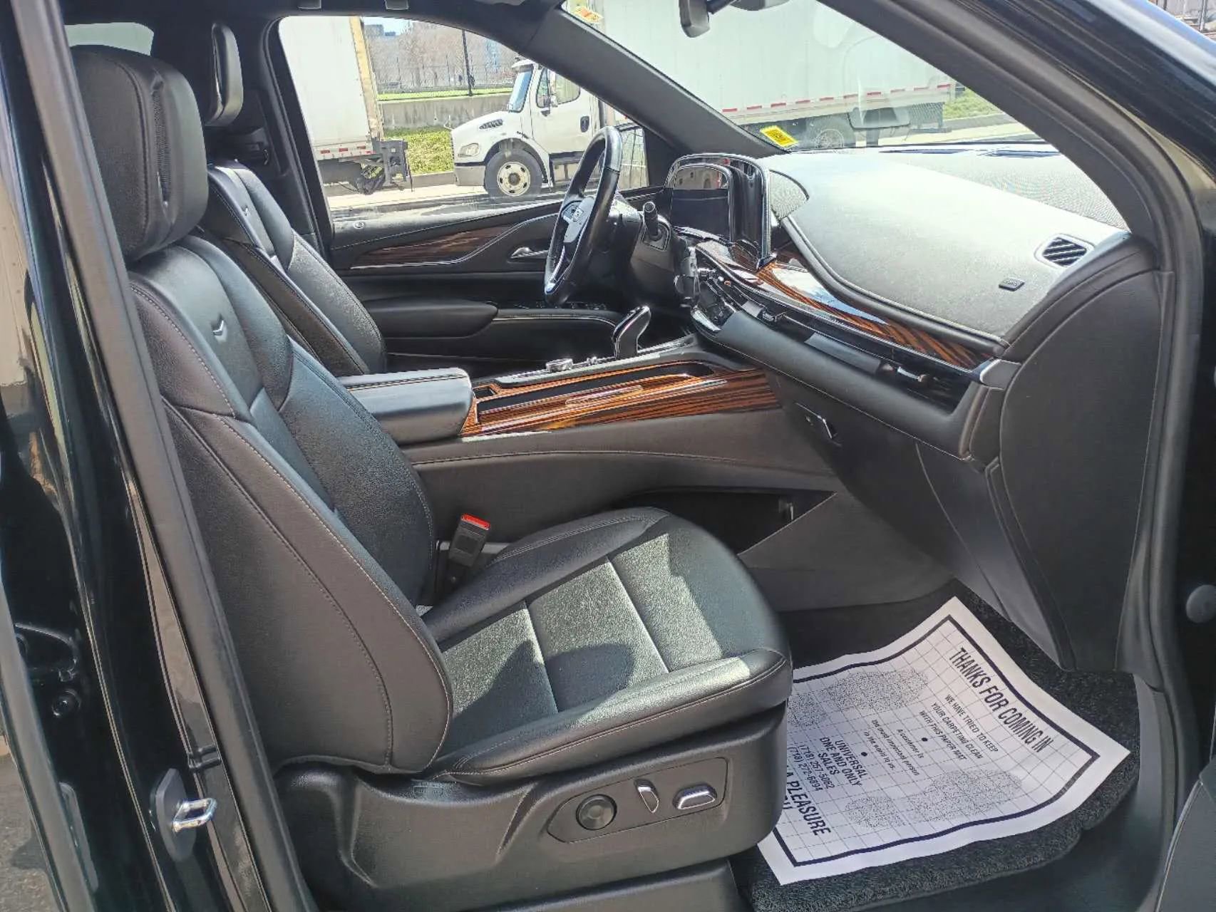 Used 2023 Cadillac Escalade ESV Luxury image 17