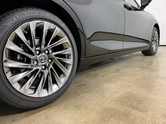 Used 2025 Lexus ES 300h w/ Luxury Package image 9