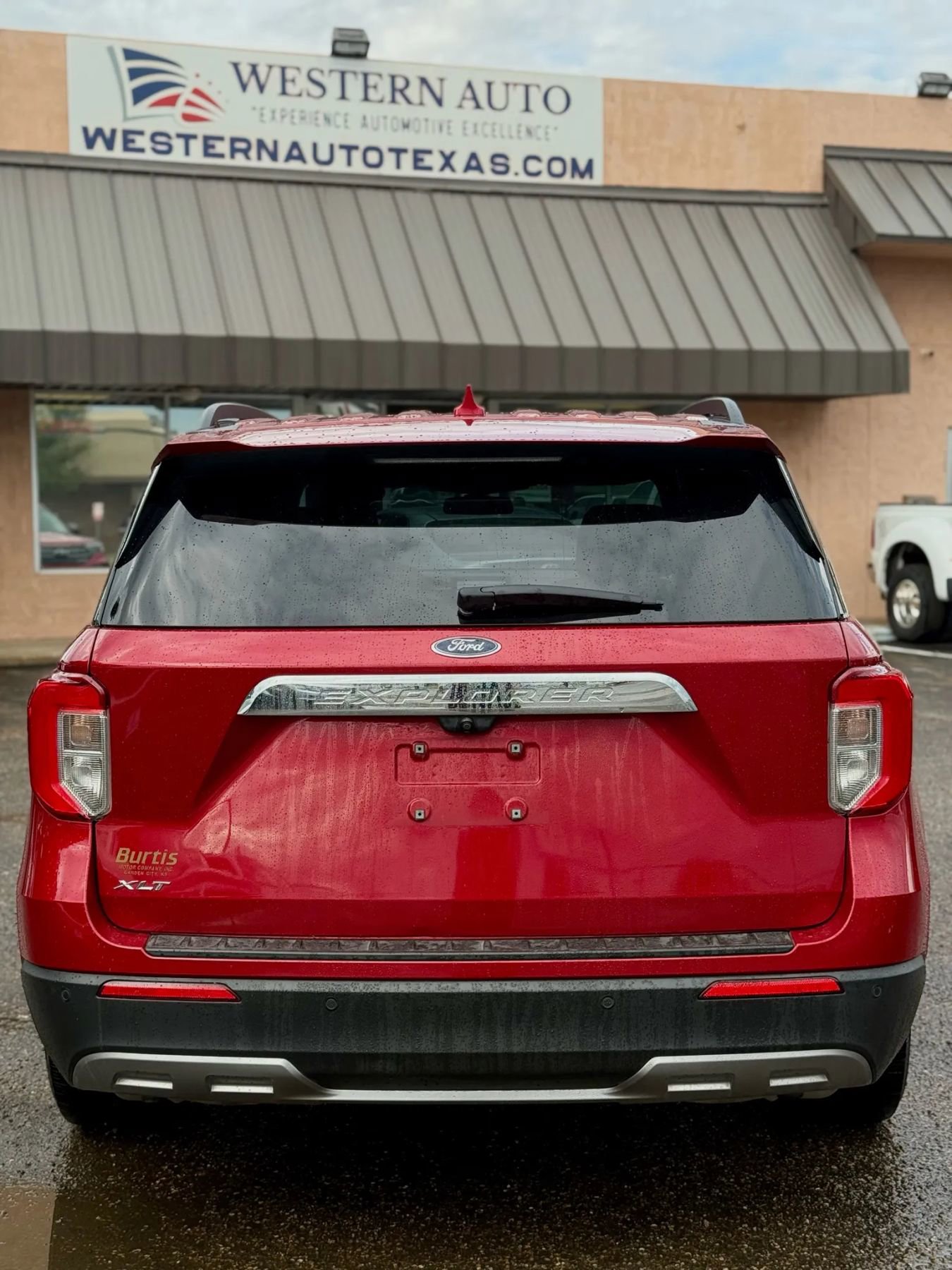 Used 2020 Ford Explorer XLT w/ Equipment Group 202A image 6