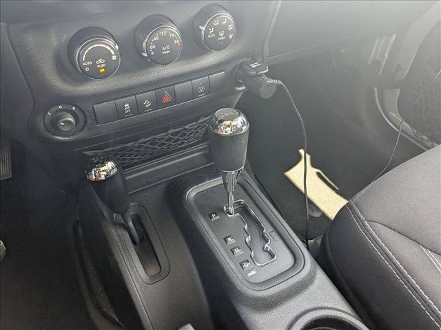 Used 2014 Jeep Wrangler Unlimited Sahara w/ Connectivity Group AWD/4WD image 13