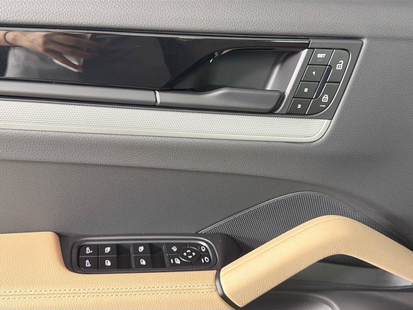 Certified 2026 Porsche Cayenne AWD/4WD image 29