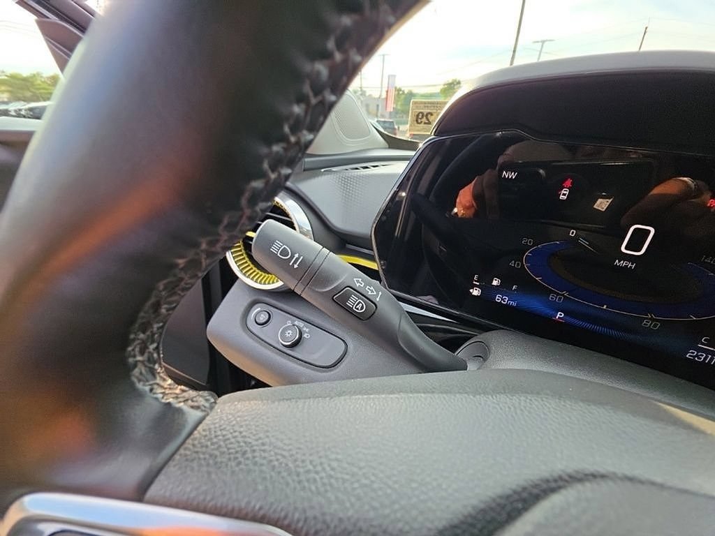 Used 2025 Chevrolet Trax ACTIV FWD image 12