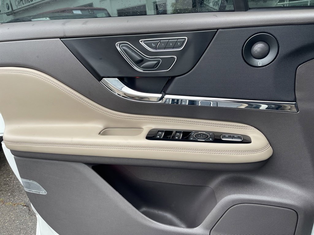 Used 2021 Lincoln Corsair Reserve w/ Equipment Group 201A image 21