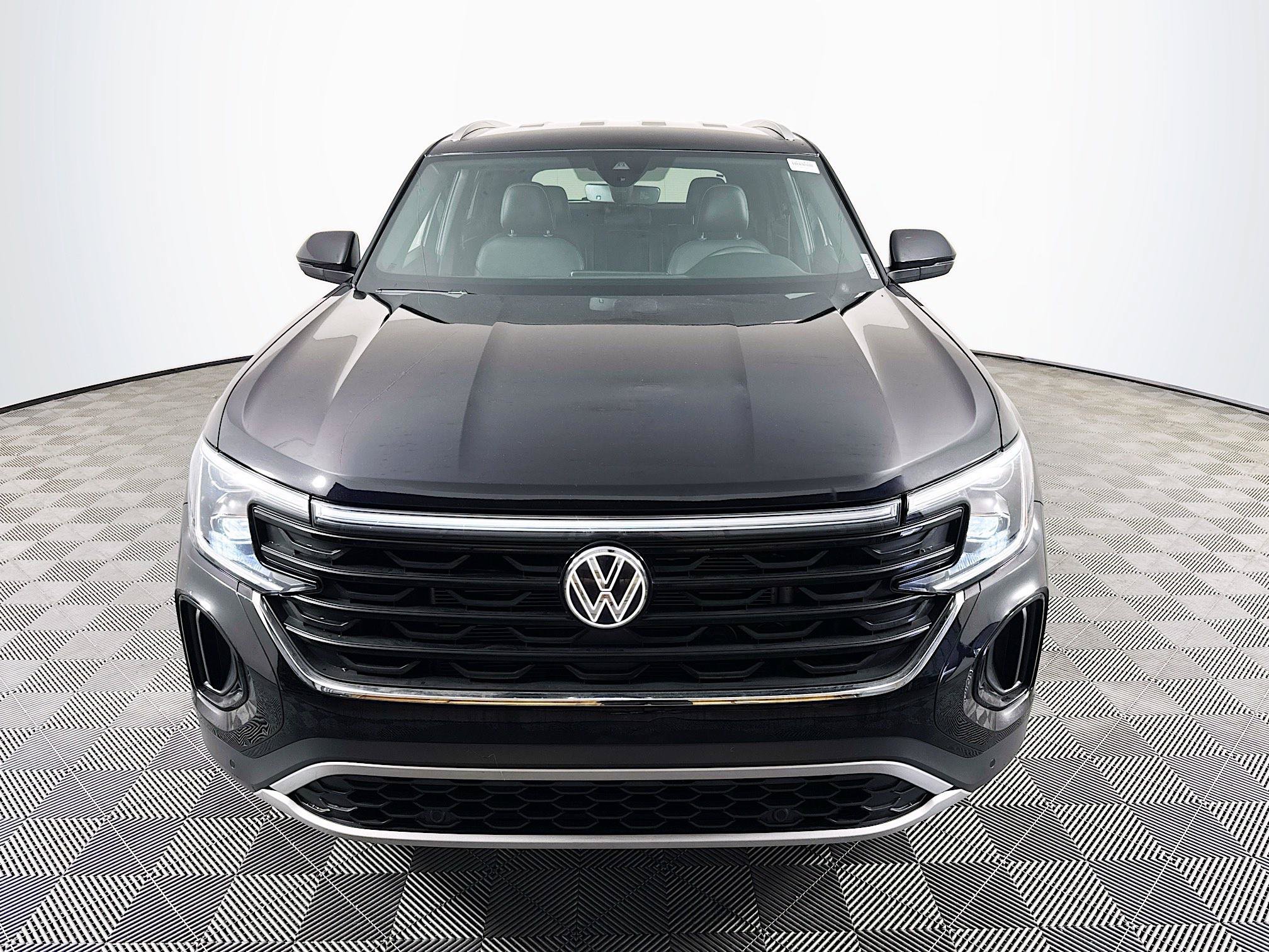 Used 2026 Volkswagen Atlas Cross Sport SE AWD/4WD image 2