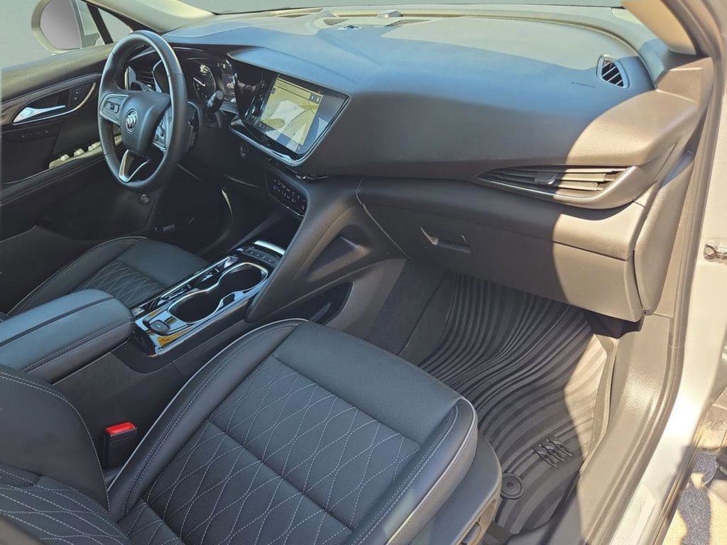 Used 2023 Buick Envision Avenir image 29