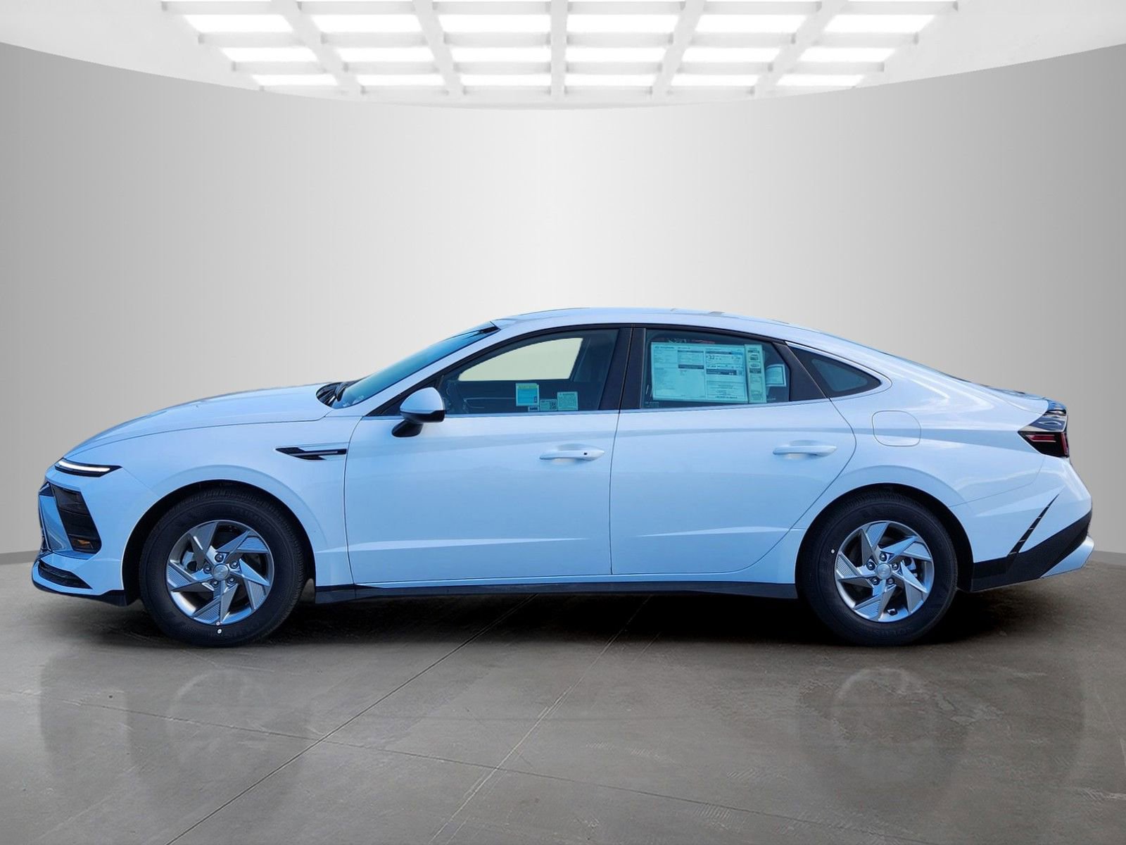 New 2025 Hyundai Sonata SE FWD image 2