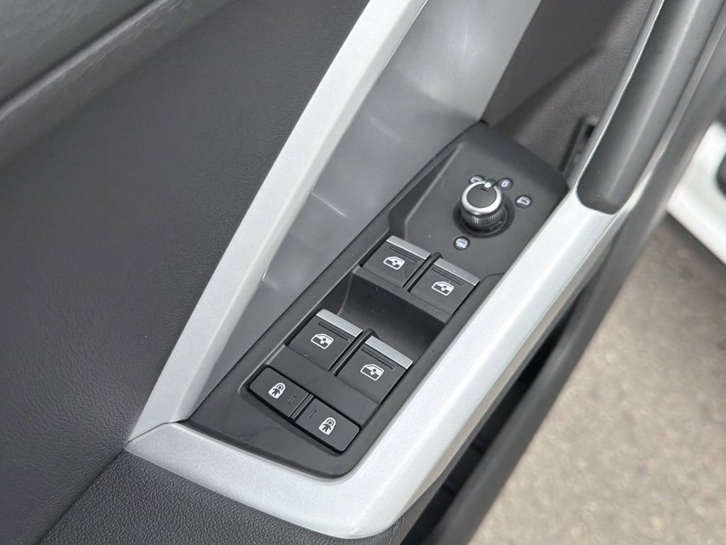 Used 2025 Audi Q3 2.0T Premium image 25