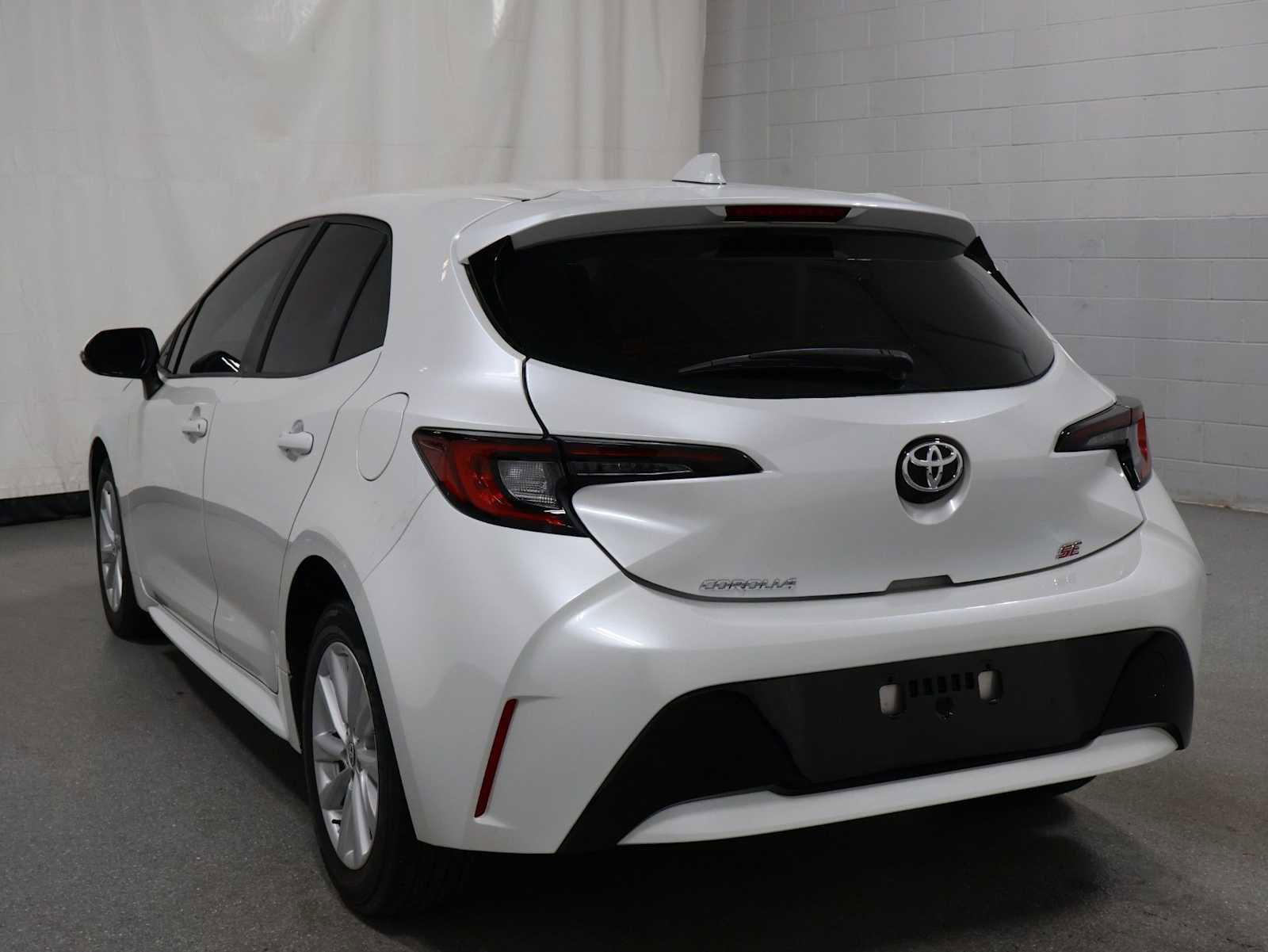 Used 2023 Toyota Corolla SE FWD image 3