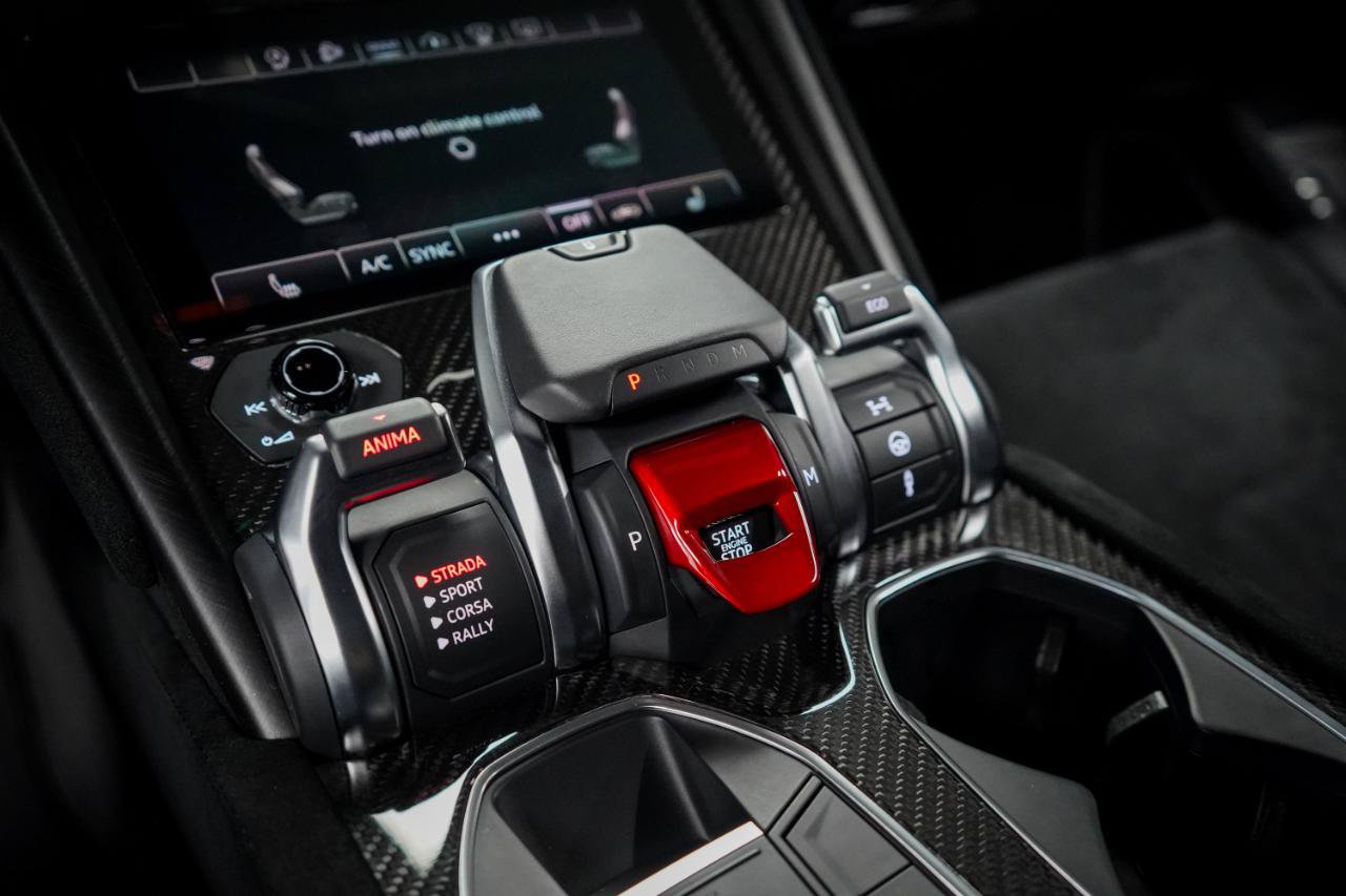 Used 2023 Lamborghini Urus Performante AWD/4WD image 27
