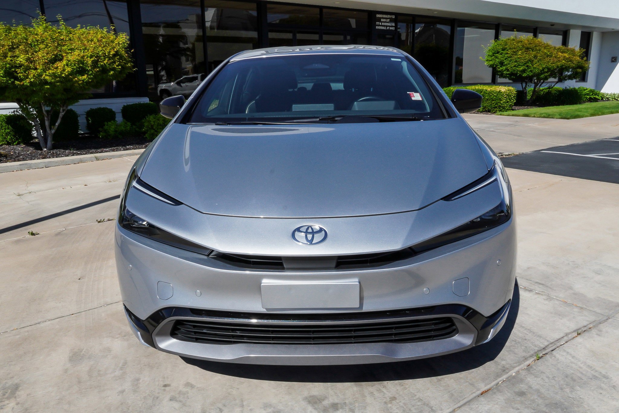 Used 2024 Toyota Prius XLE AWD/4WD image 3