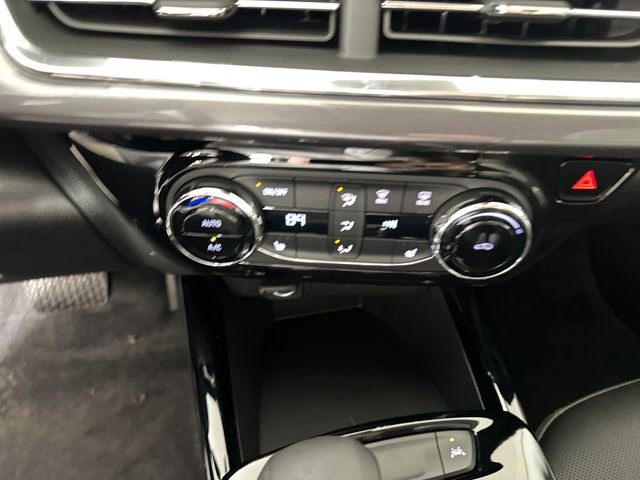 Used 2025 Chevrolet Trax ACTIV image 23