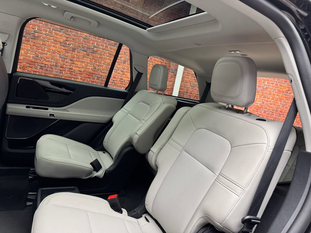 Used 2025 Lincoln Aviator AWD image 25