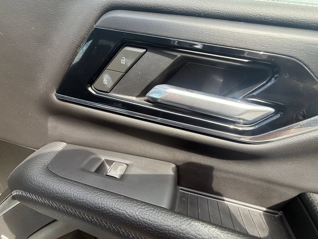 Used 2025 GMC Yukon Denali AWD/4WD image 43