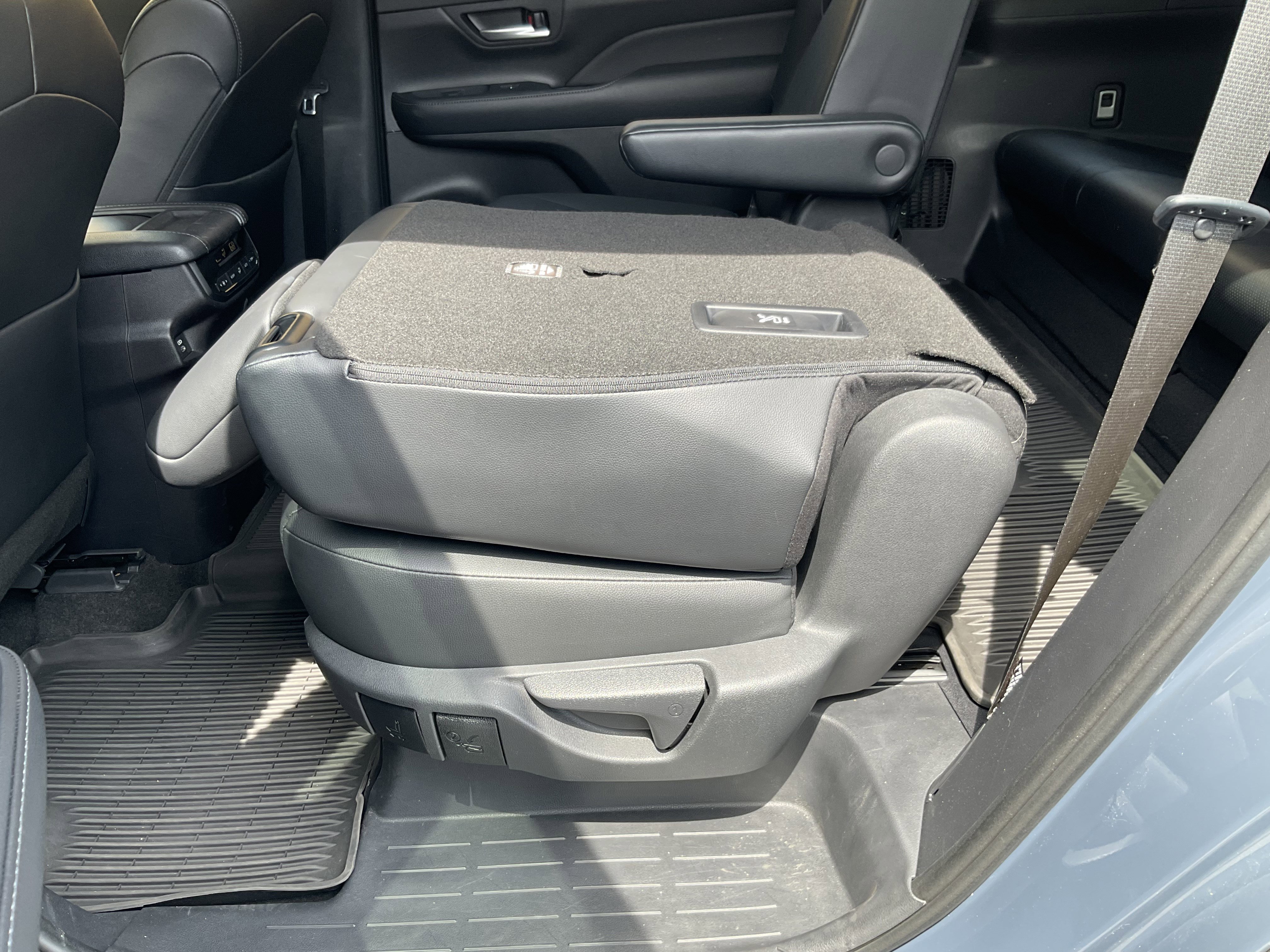 Used 2024 Toyota Grand Highlander XLE image 40