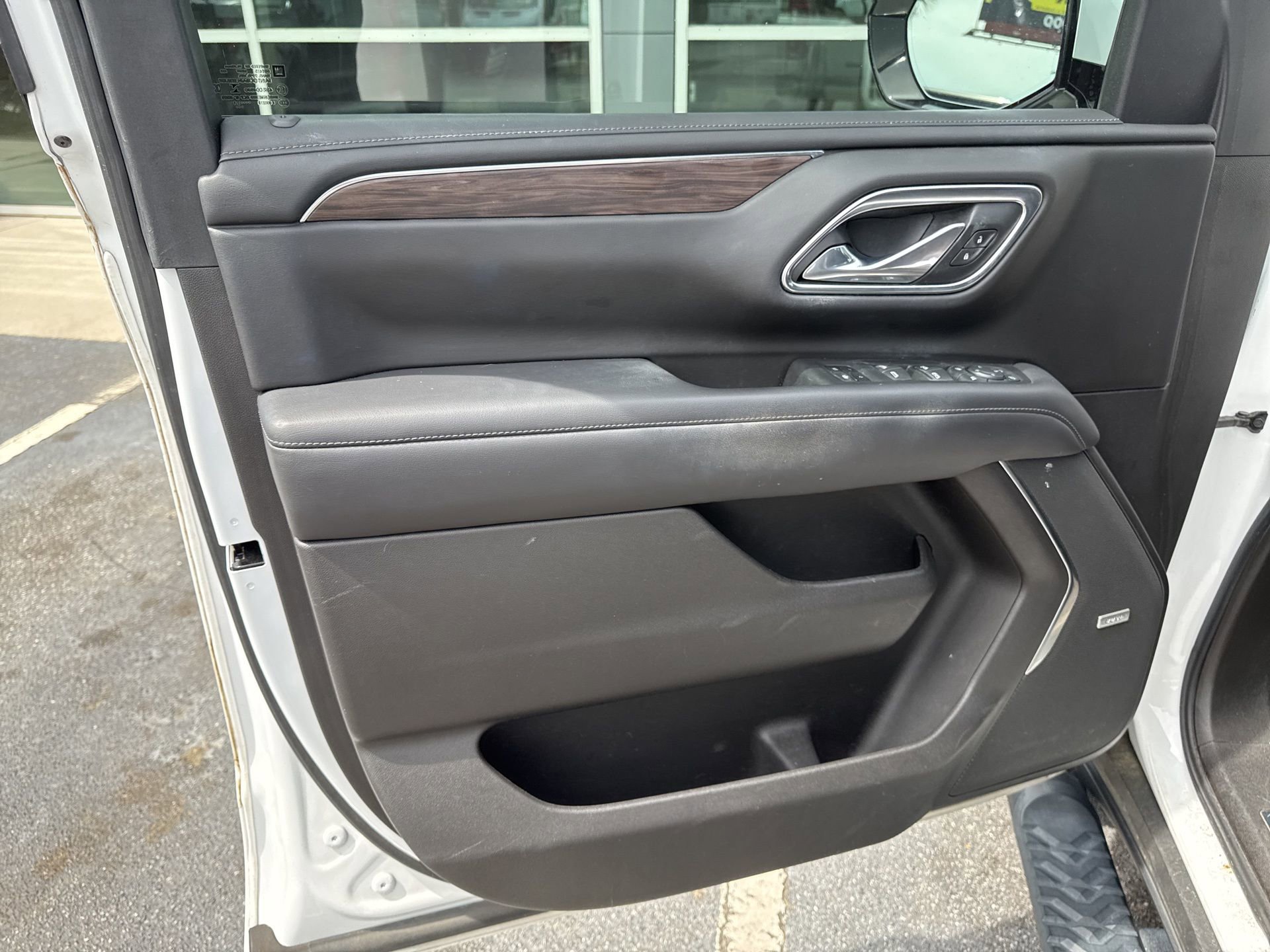 Used 2021 Chevrolet Tahoe Z71 w/ Luxury Package AWD/4WD image 13