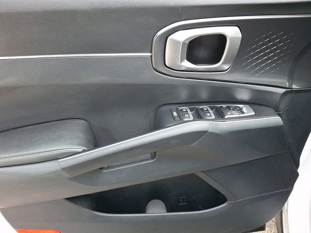 Used 2023 Kia Sorento LX image 13