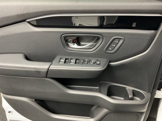 Used 2025 Honda Pilot Touring image 12