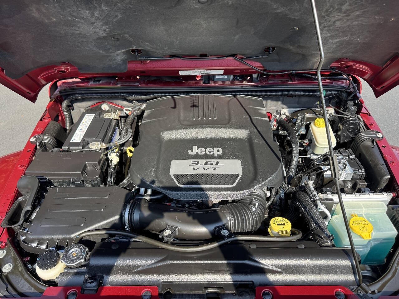 Used 2013 Jeep Wrangler Unlimited Sahara w/ Connectivity Group AWD/4WD image 17