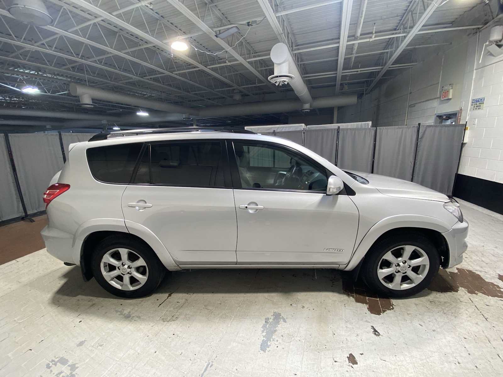Used 2011 Toyota RAV4 Limited w/ Limited Extra Value Pkg AWD/4WD image 27