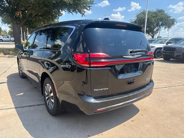 Used 2023 Chrysler Pacifica Touring-L FWD image 7