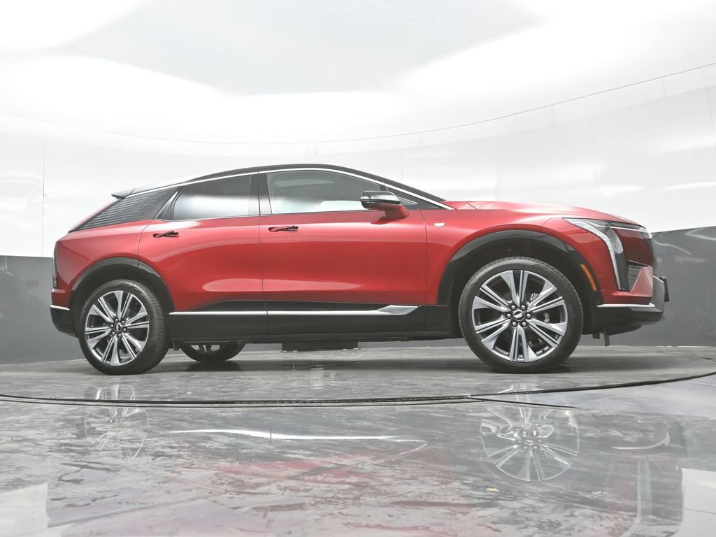 New 2027 Cadillac Optiq Premium Luxury w/ LPO, Floor Liner Package AWD/4WD image 29