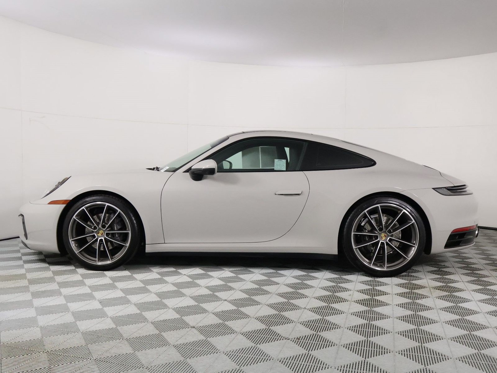 Certified 2024 Porsche 911 Carrera RWD image 2