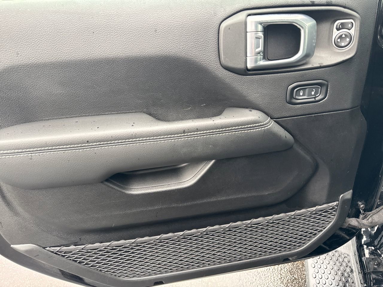 Used 2023 Jeep Wrangler Sahara w/ Cold Weather Group image 13