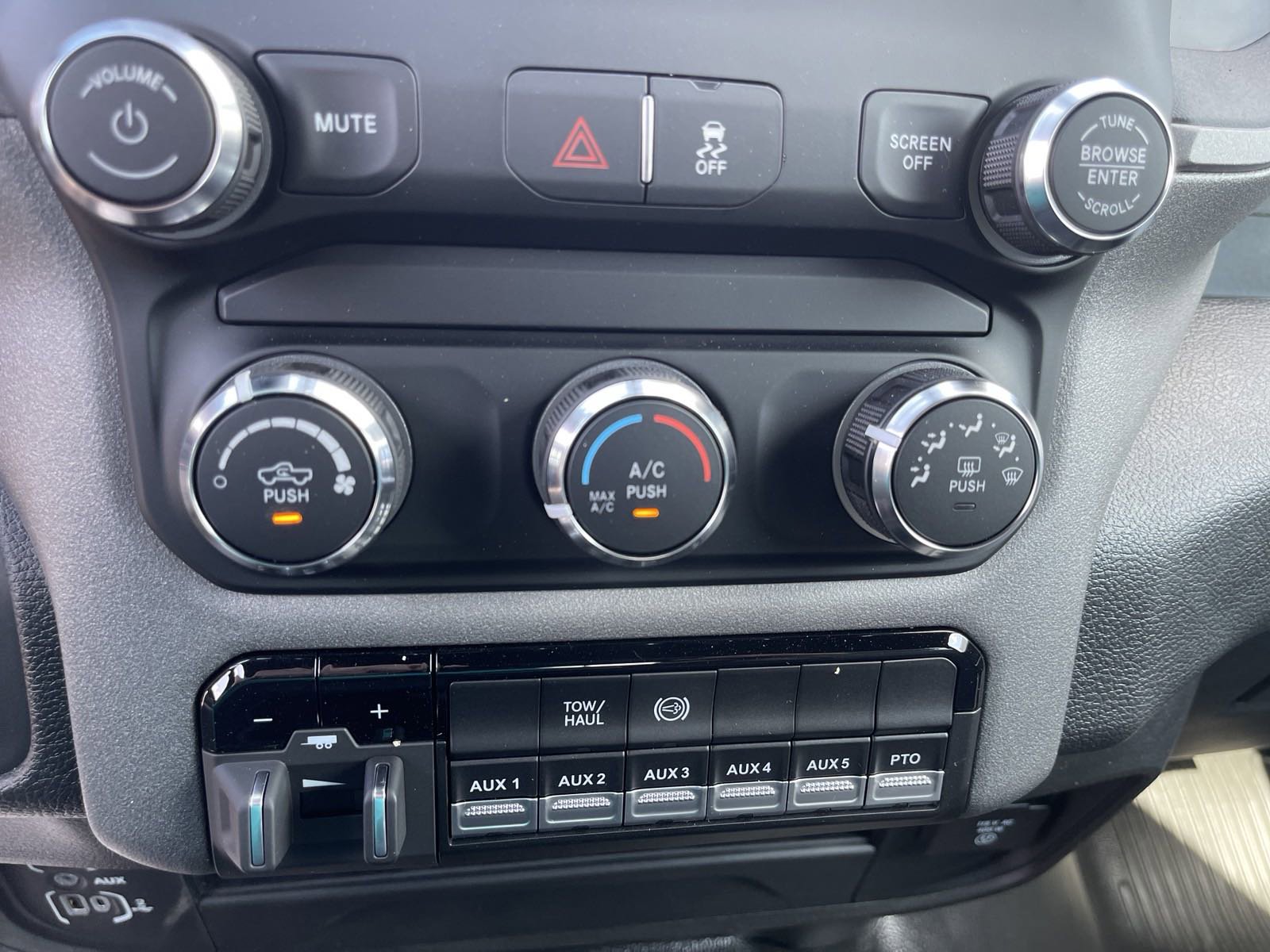 New 2024 RAM 3500 Tradesman w/ Chrome Appearance Group image 20