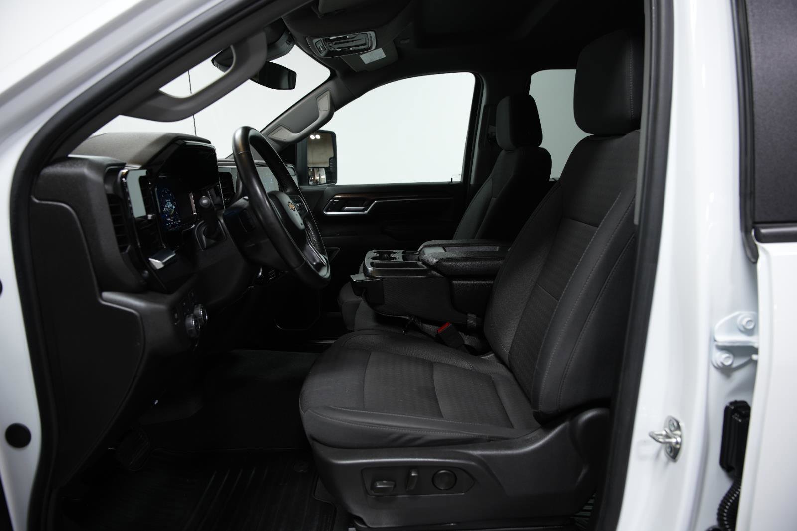 Used 2025 Chevrolet Silverado 2500 LT w/ Convenience Package image 24