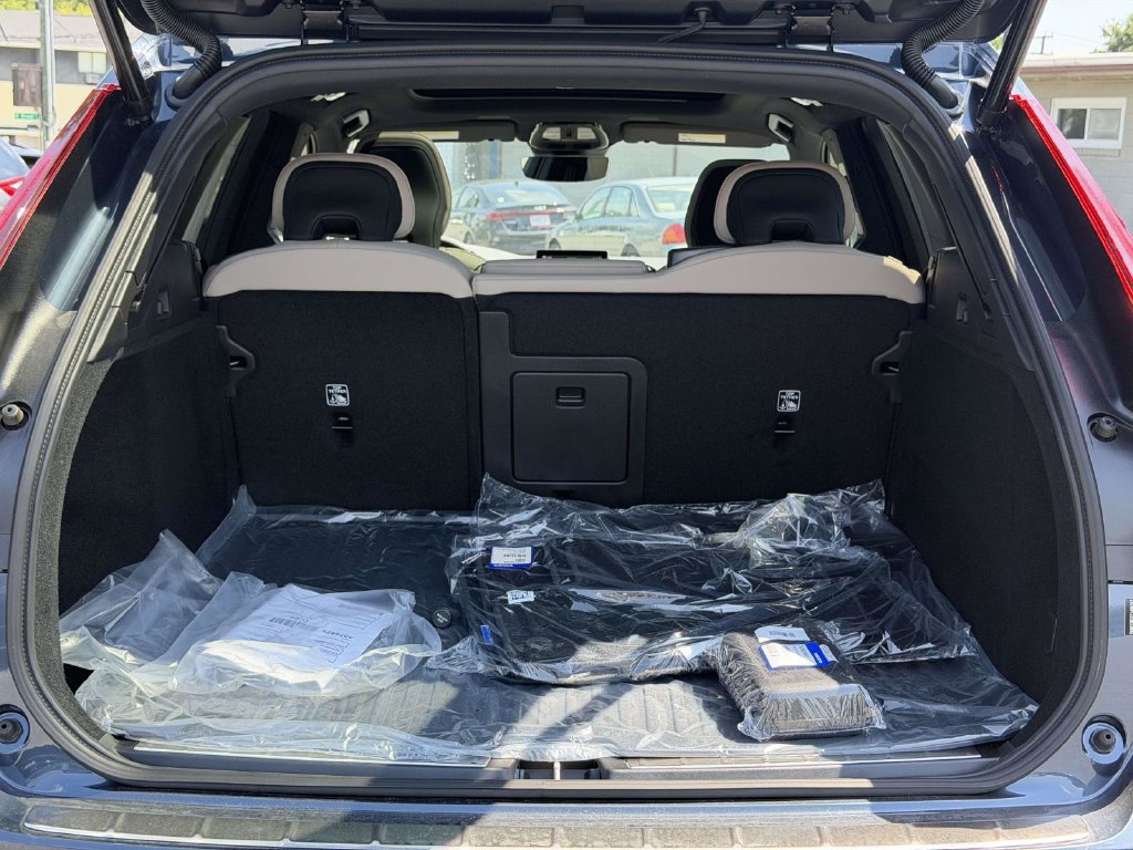 New 2026 Volvo XC60 B5 Plus w/ Protection Package Premier AWD/4WD image 13