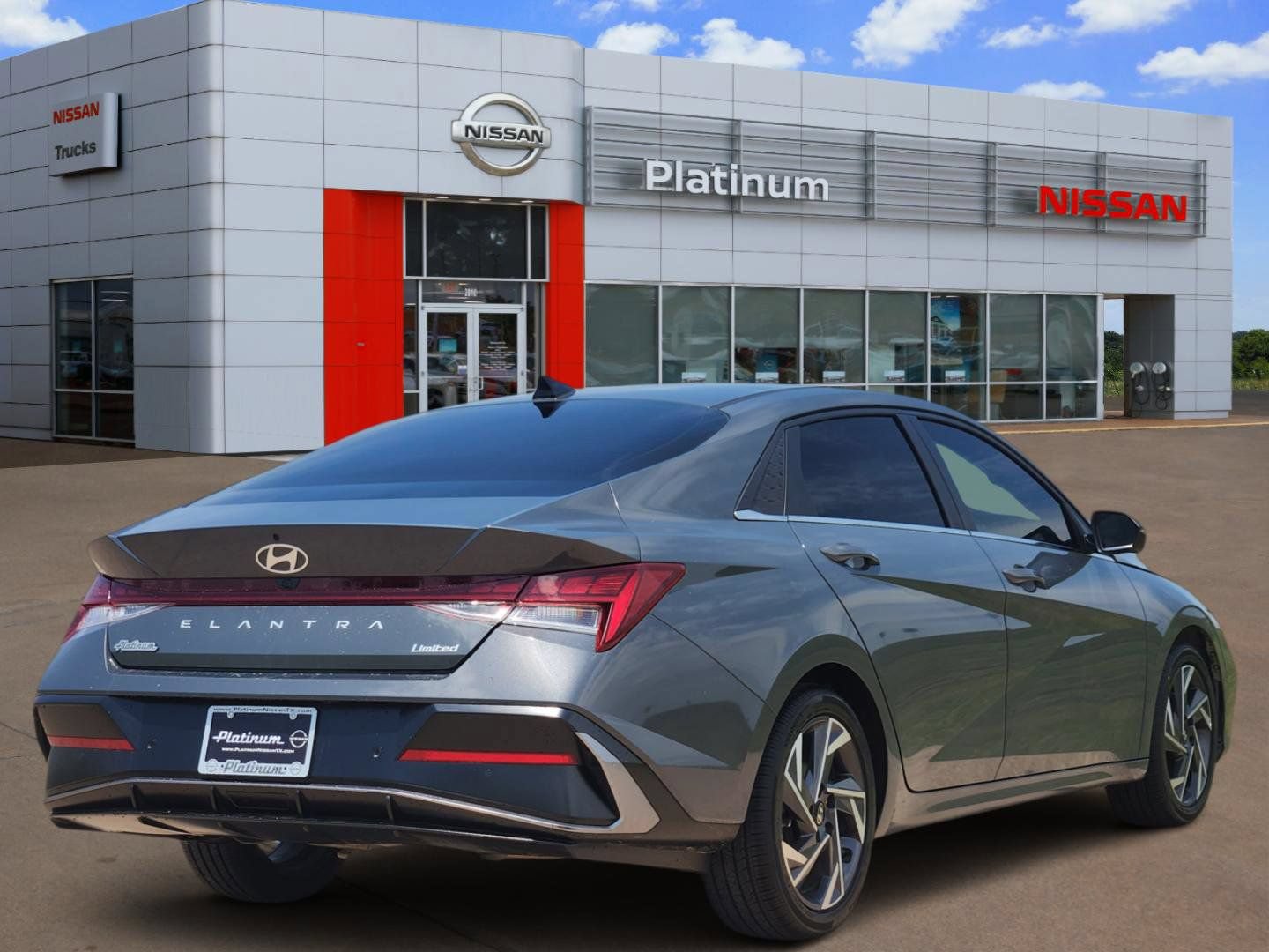 Used 2024 Hyundai Elantra Limited FWD image 4