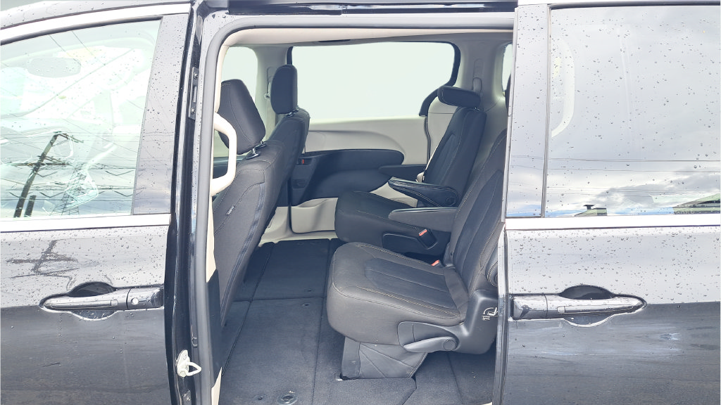 Used 2023 Chrysler Voyager LX FWD image 23