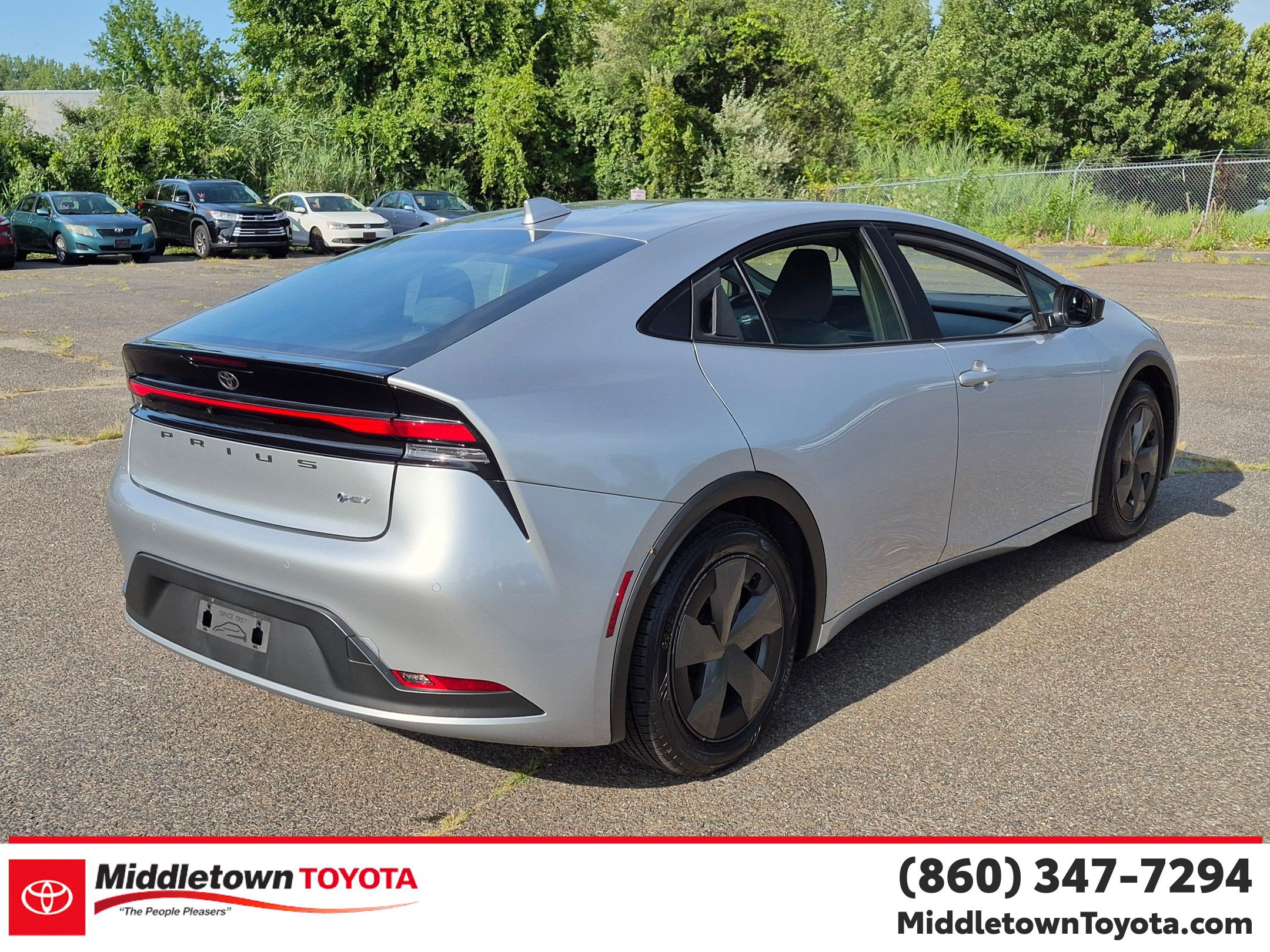 Used 2024 Toyota Prius LE FWD image 3