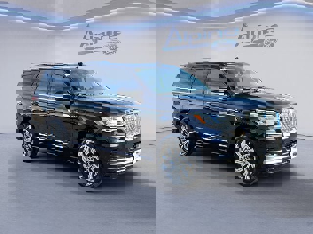 Used 2022 Lincoln Navigator 4WD image 7