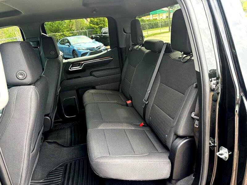Used 2025 Chevrolet Silverado 1500 LT image 32