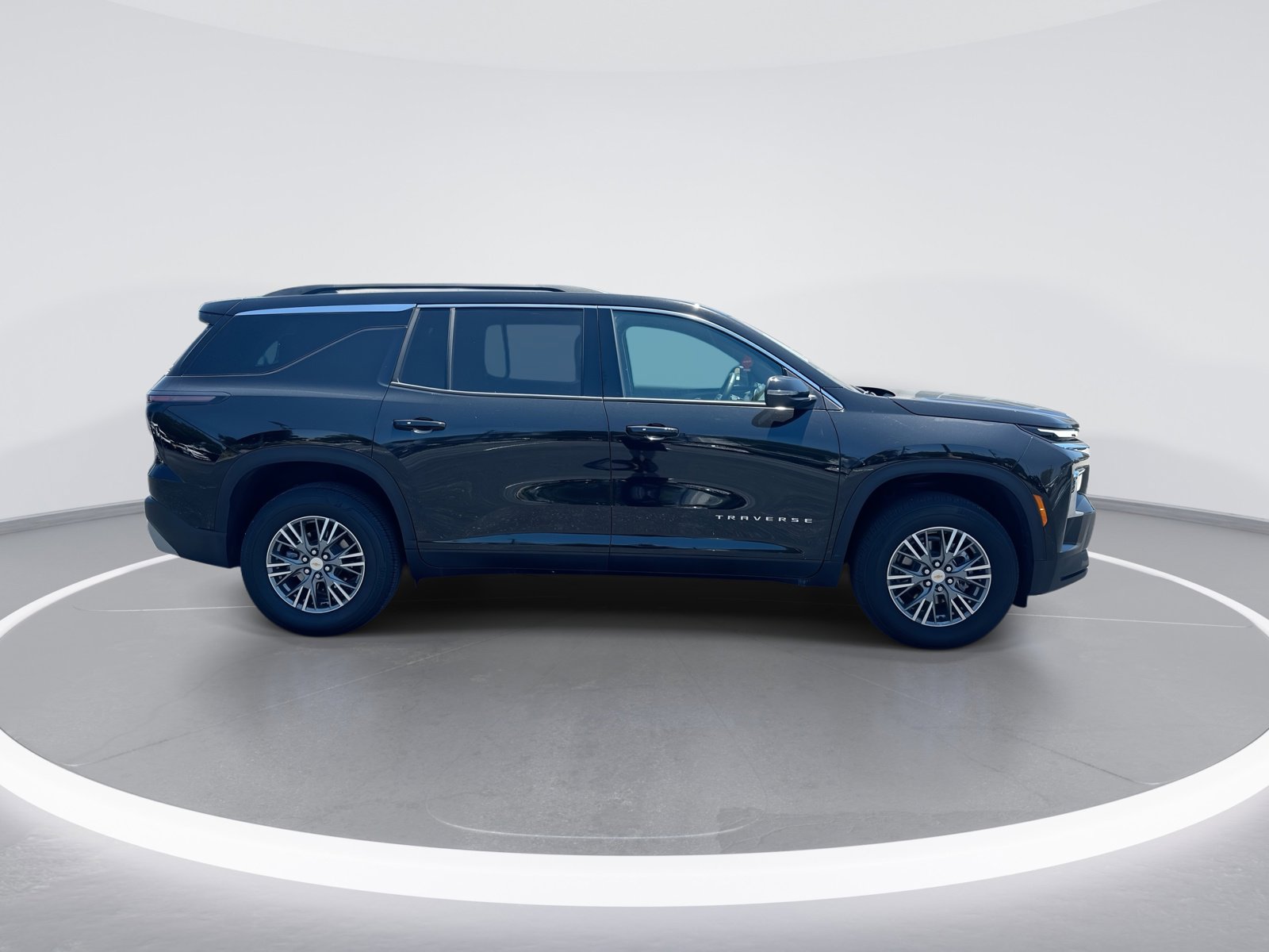 Used 2025 Chevrolet Traverse LT FWD image 10