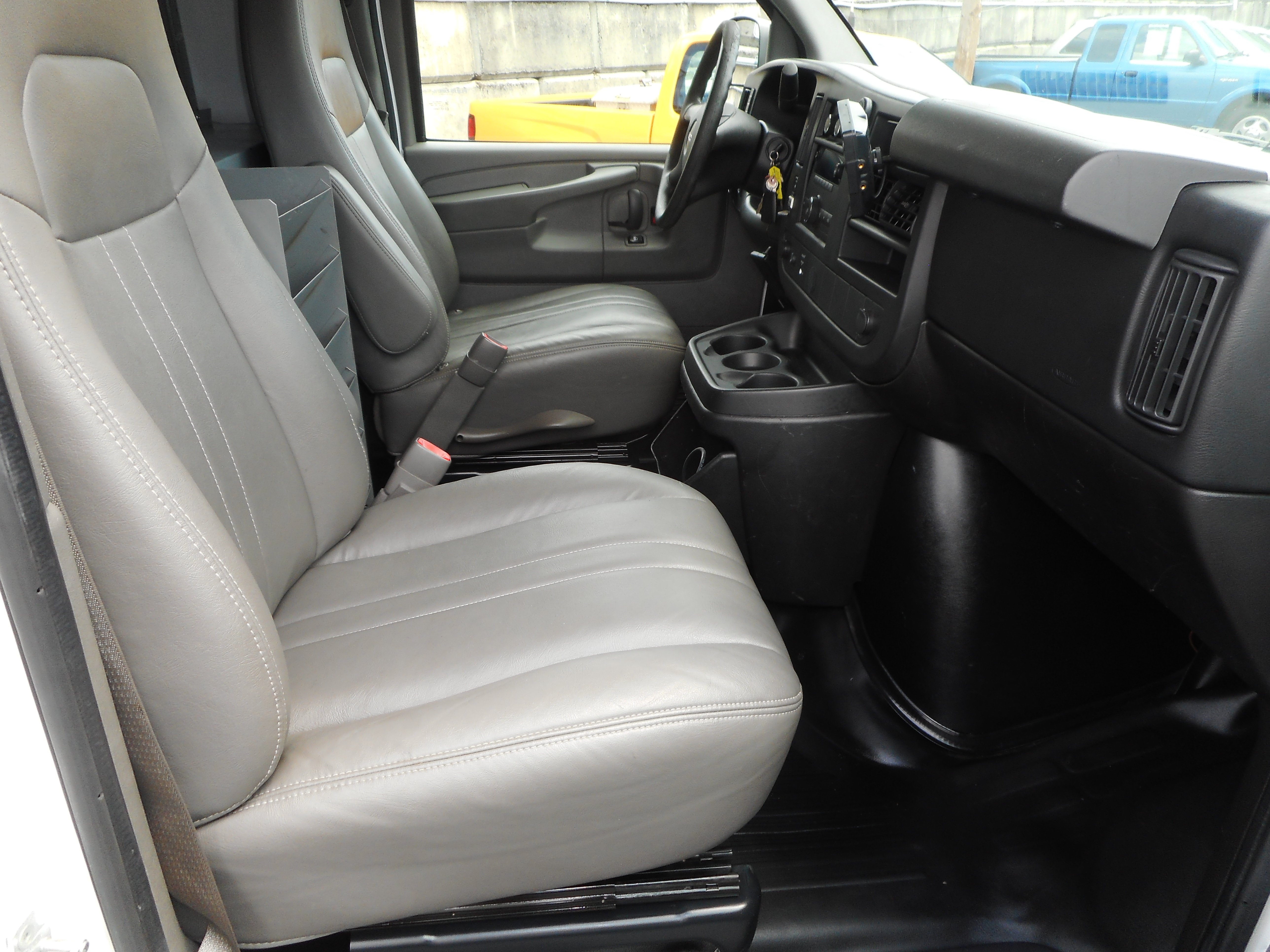 Used 2013 GMC Savana 3500 w/ Power Package RWD image 25