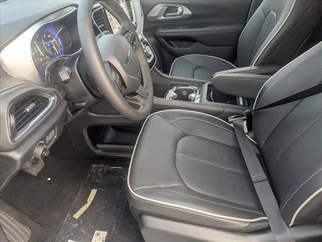 New 2026 Chrysler Pacifica Limited w/ S Appearance Package image 4