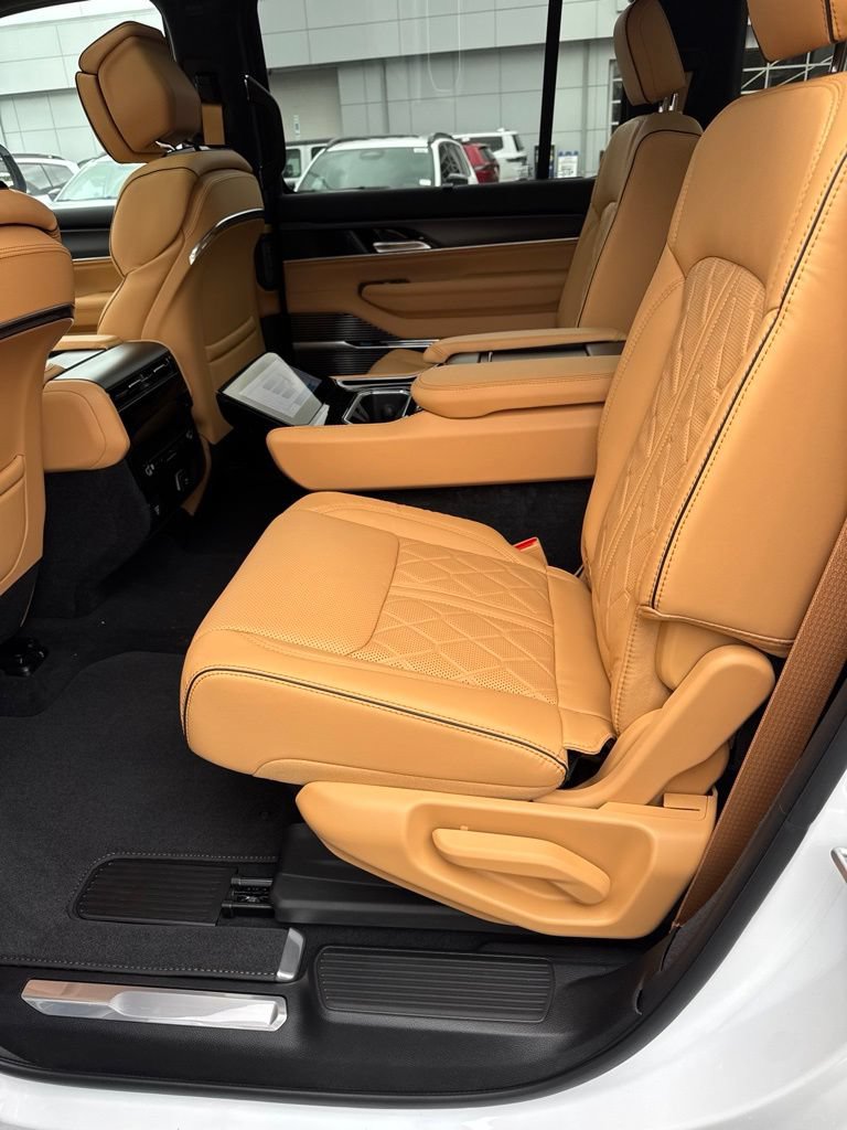 New 2026 Jeep Grand Wagoneer Summit AWD/4WD image 13
