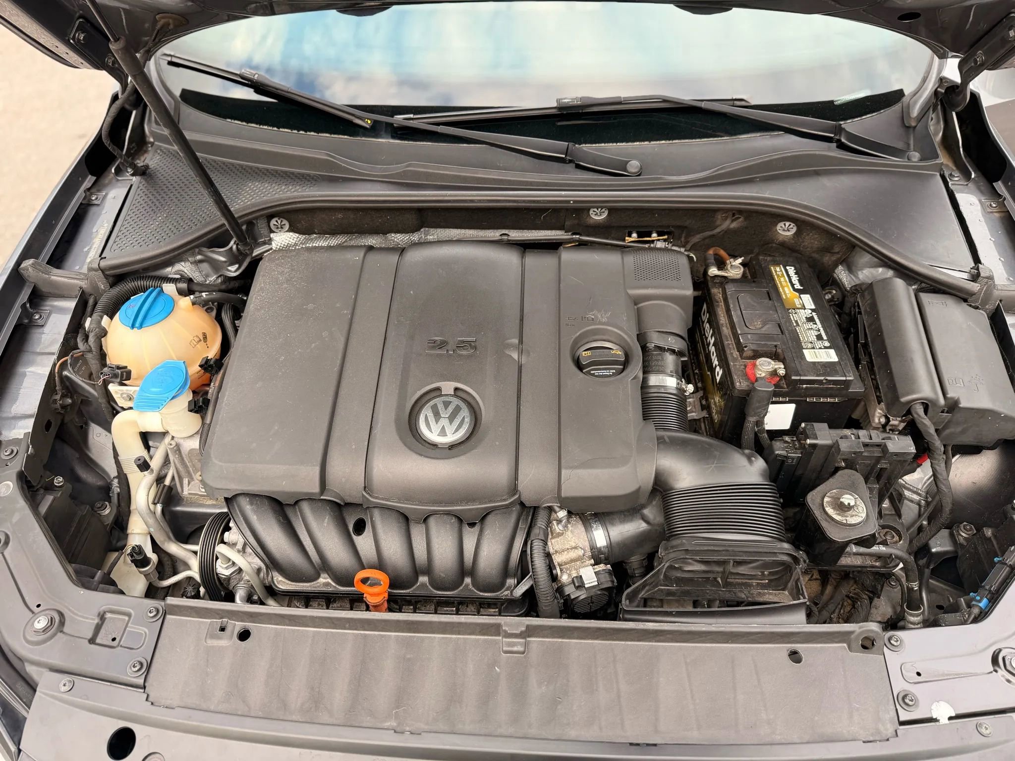 Used 2013 Volkswagen Passat 2.5 SEL Premium image 16